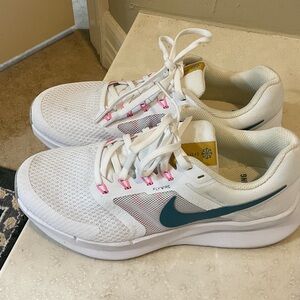 Nike Women's White and Teal Athletic Shoes size 7.5